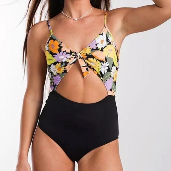 NWT Buckle Love Story Cut Out Swimsuit Size L - Picture 1 of 4